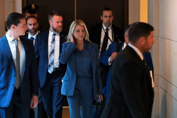 Pam Bondi fiscal eu allanamiento periodista WP