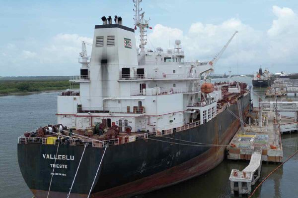 Pemex frena envío de petróleo a Cuba, tras aumento histórico en gobierno de Sheinbaum