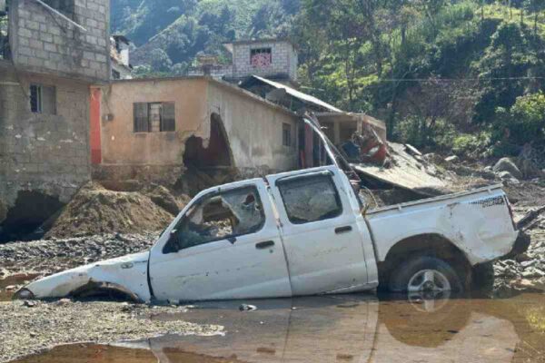 Pobladores de Chapula, comunidad declarada inhabitable en Hidalgo tras las lluvias, buscan recuperar su patrimonio