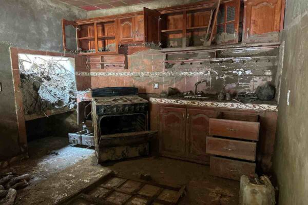 Pobladores de Chapula, comunidad declarada inhabitable en Hidalgo tras las lluvias, buscan recuperar su patrimonio