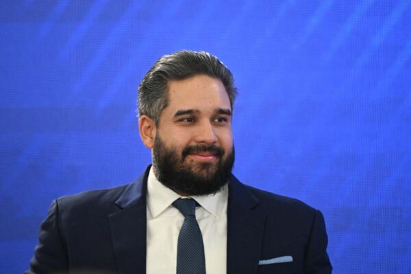 Presidenta interina de Venezuela pagará “precio muy alto” si no coopera, amenaza Trump; reaparece hijo de Maduro