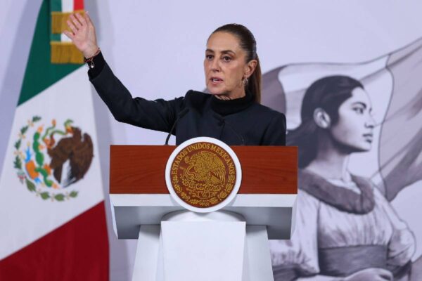 Sheinbaum anuncia cambio en logística de vuelos para capacitación; usarán aviones mexicanos para traslados