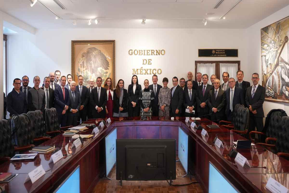 Sheinbaum revisa con gobernadora de Banco de México y banqueros percepciones económicas de México