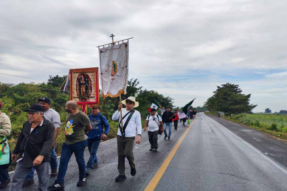 Trabajadores en Nayarit reclaman adeudos salariales; acusan criminalización de su protesta