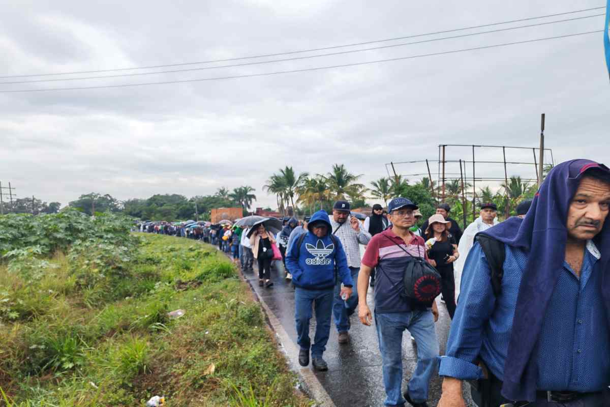 Trabajadores en Nayarit reclaman adeudos salariales; acusan criminalización de su protesta