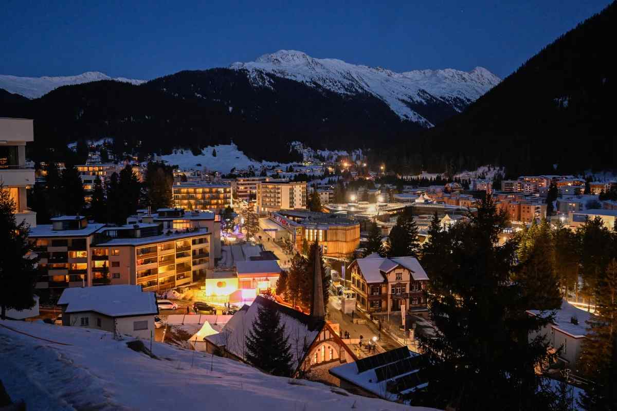 Trump llega a Davos en abierta confrontación con Europa