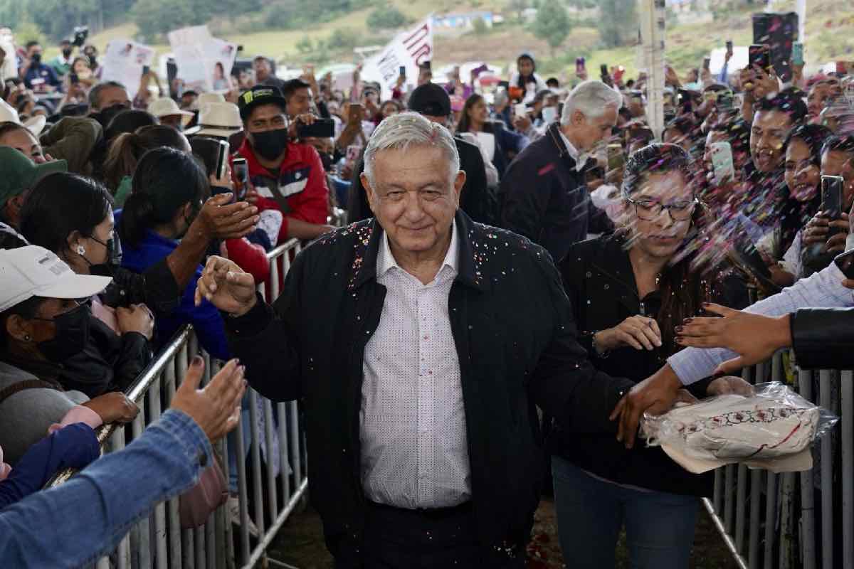 Universidad del Bienestar deja sin título a Enoch-7