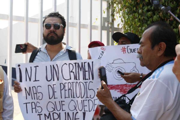 Elementos de seguridad de Sinaloa agreden y amenazan al periodista Ernesto Martínez