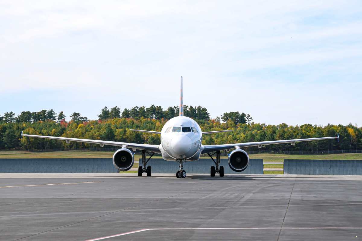 Se estrella avión privado en aeropuerto de Maine, EU, con ocho personas a bordo: FAA