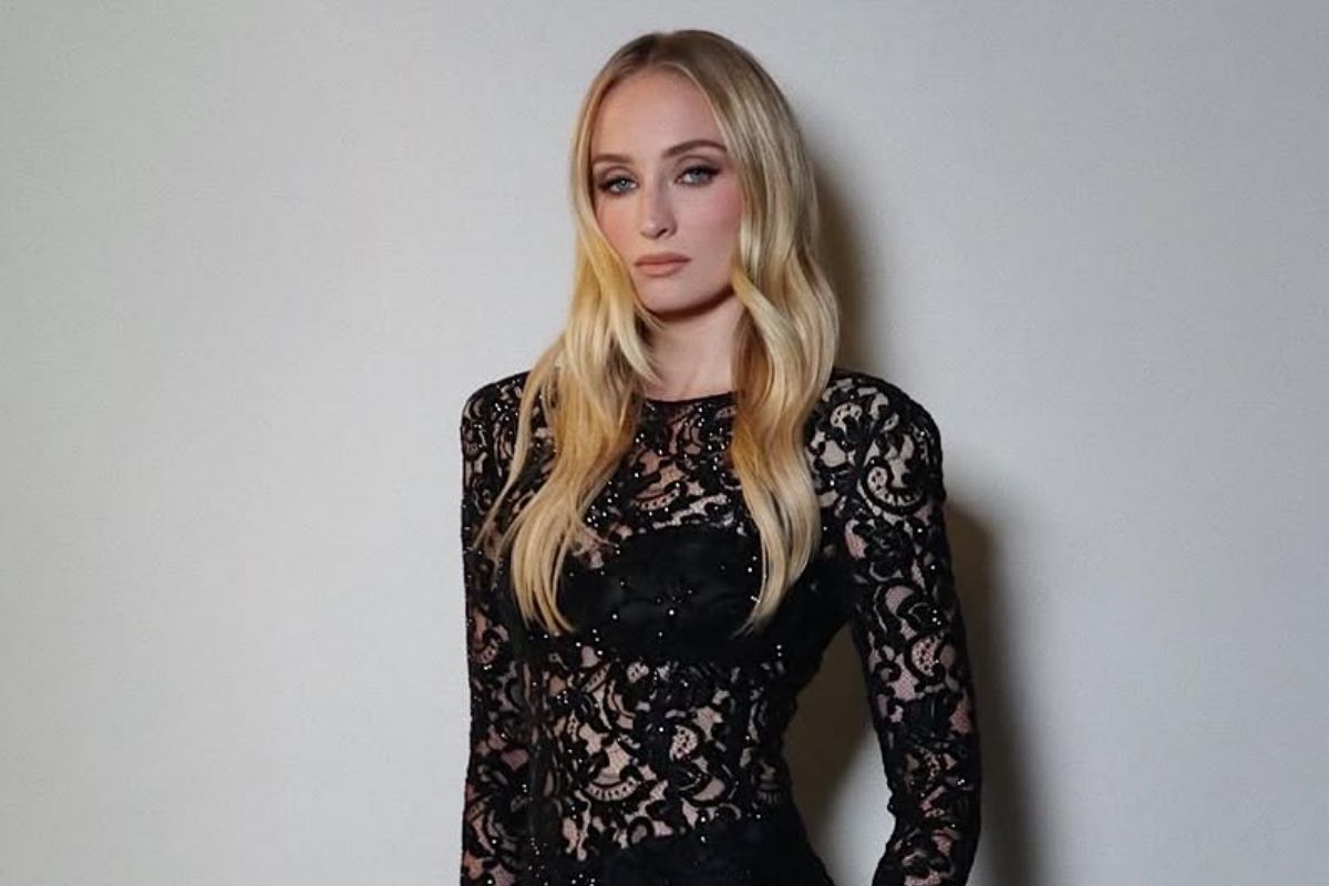 famosos abandonan estados unidos sophie turner