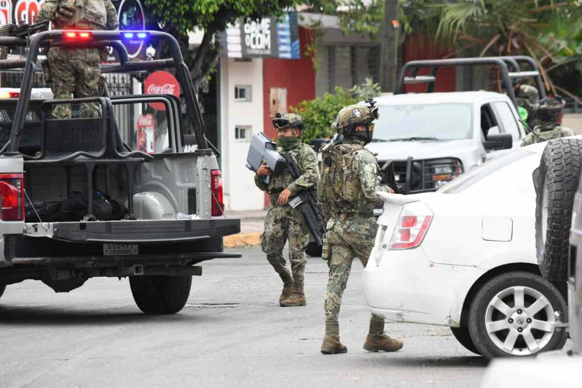 incidente-marinos-y-civiles-armados-cierre-comercios-centro-escuinapa