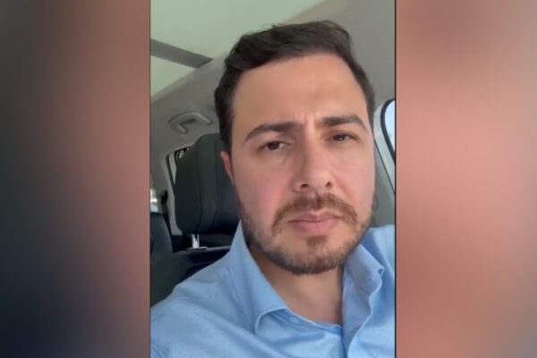 “Le pedimos de manera enérgica, firme, pero también respetuosa a la presidenta de la República (Claudia Sheinbaum) que escuche que el campo está quebrado y en crisis y ¿qué necesitamos? Pues dinero para poder seguir trabajando”, dijo Bernardo Bravo Manríquez, presidente de la Asociación de Citricultores.