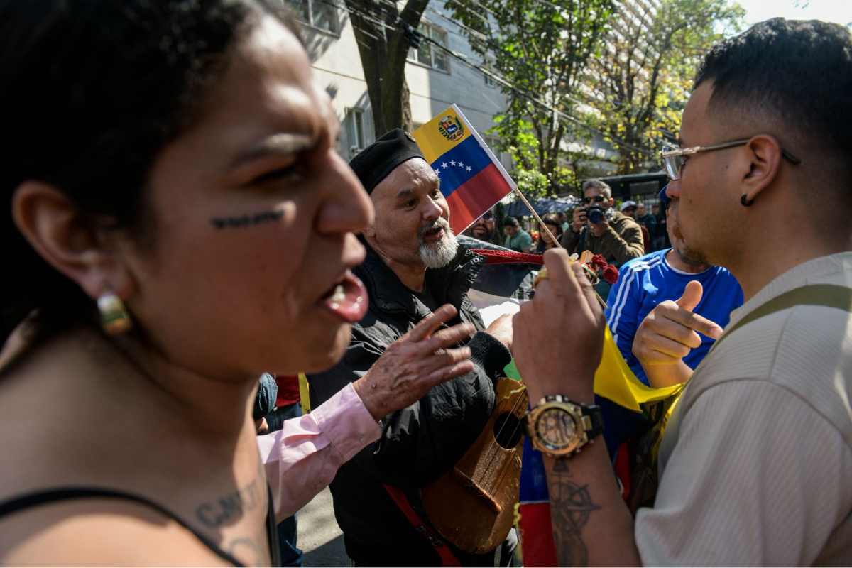Manifestaciones en la embajada de Venezuela en México
