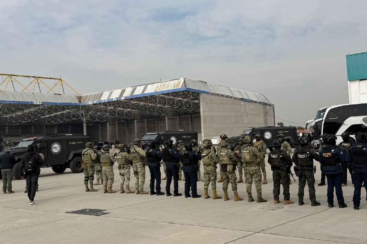 México traslada a 37 operadores del crimen organizado a EU; es la tercera entrega masiva que realiza el gobierno de Sheinbaum