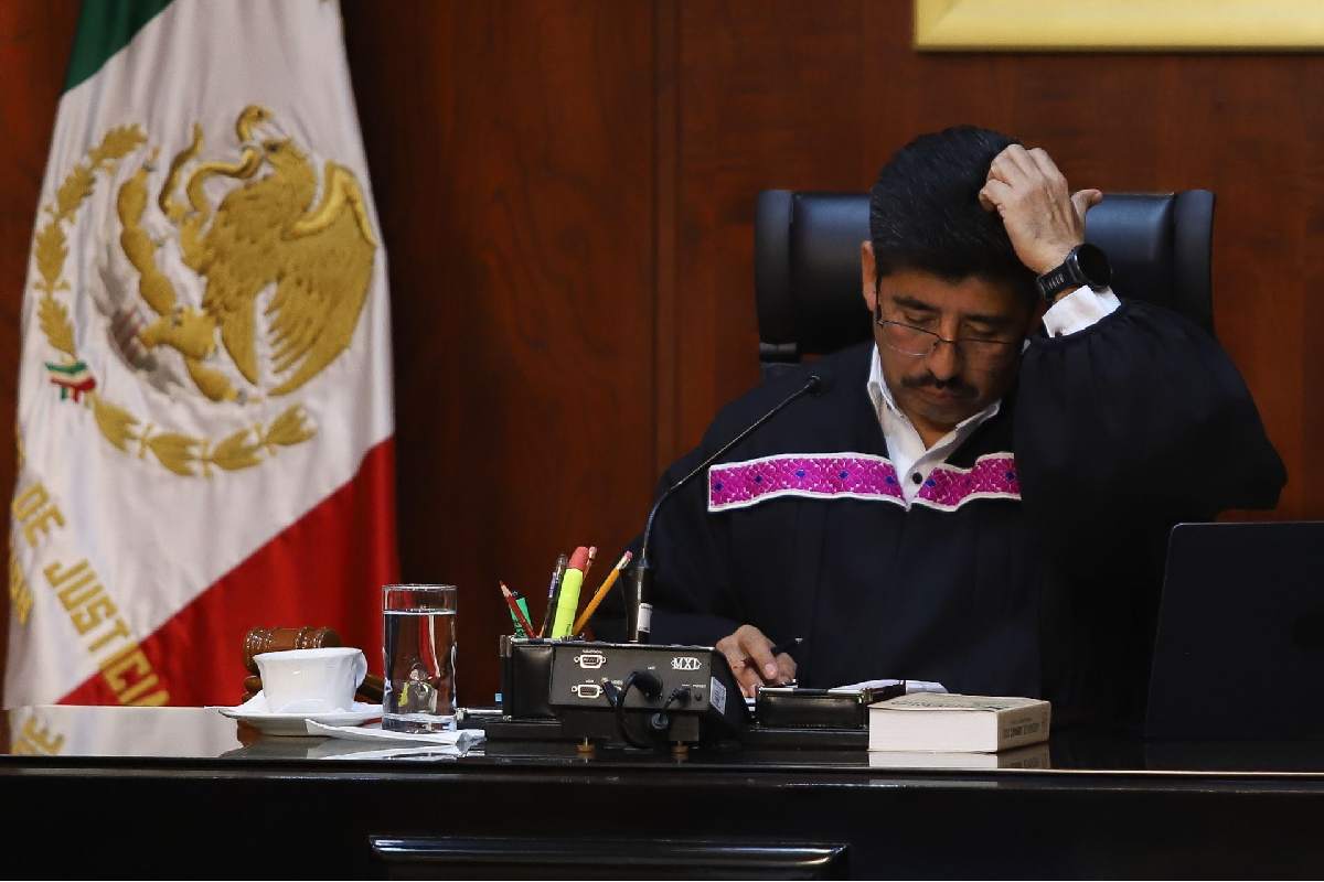 Ministros anuncian que no usarán los nuevos vehículos que les fueron asignados; la SCJN justificó su compra por seguridad