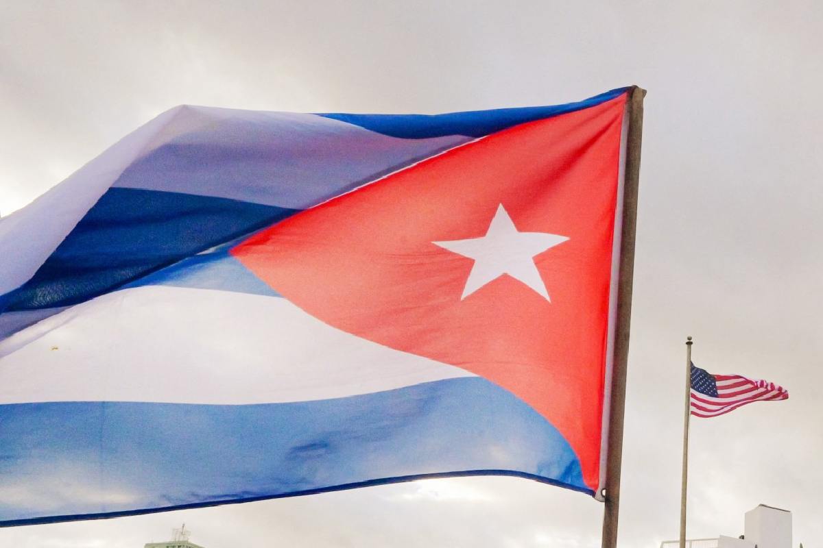 Sheinbaum responde a amenaza de Trump de imponer aranceles a países que vendan petróleo a Cuba