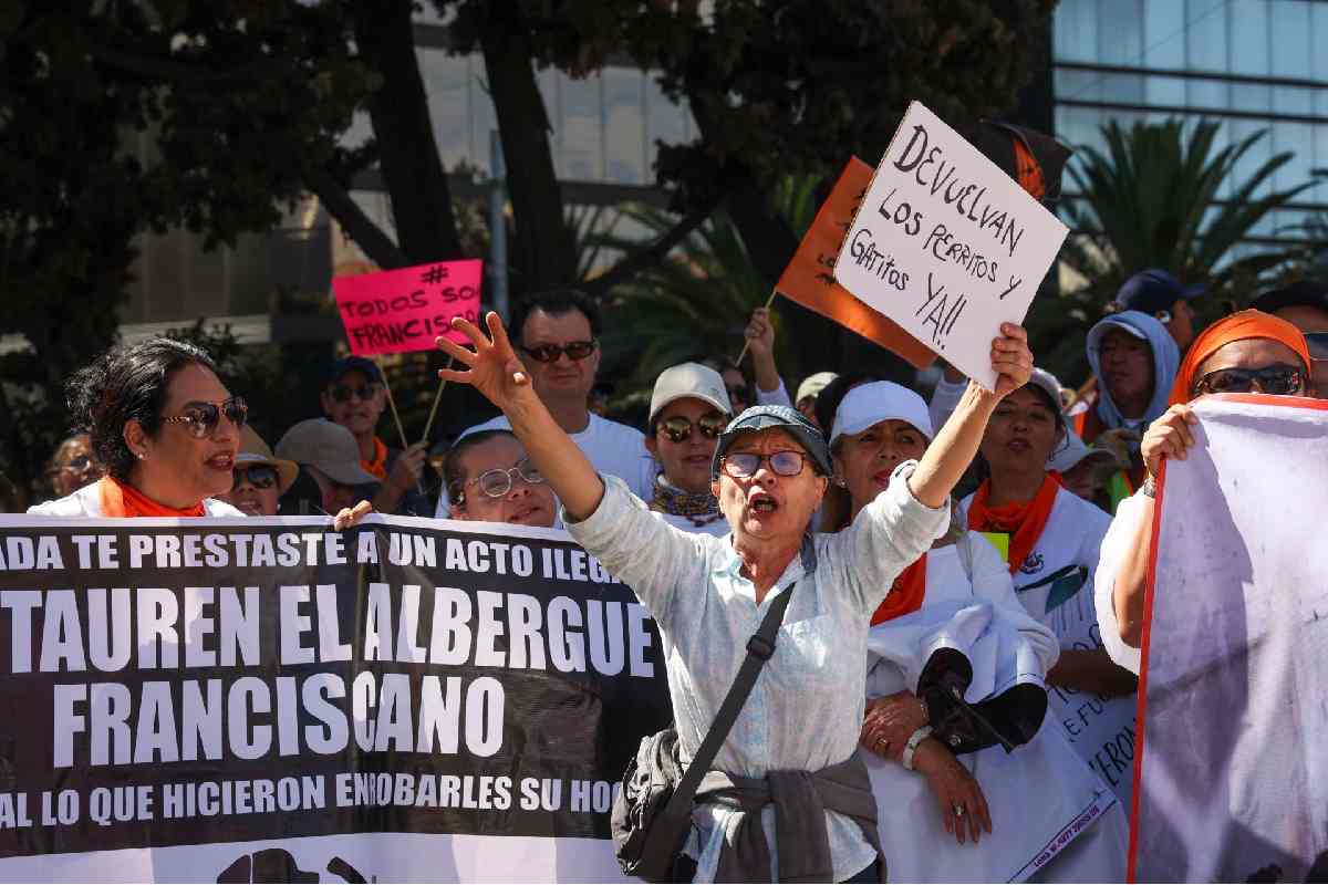 Activistas marchan en CDMX para exigir devolución de animales del Refugio Franciscano; acusan montaje y negligencia en rescates