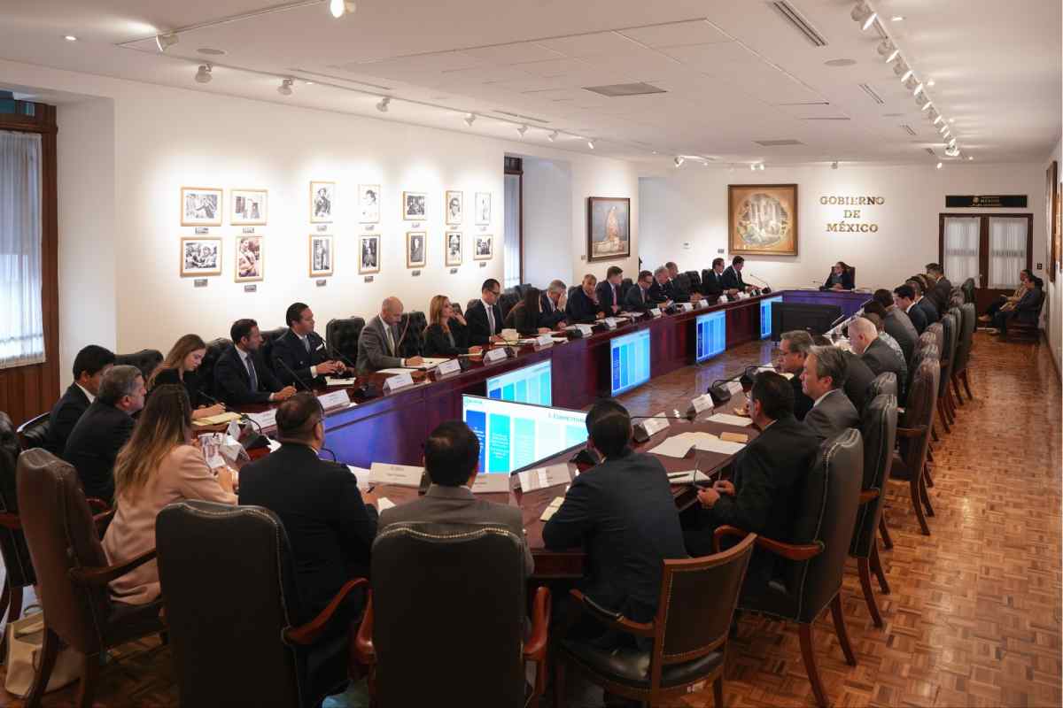 Sheinbaum acuerda “plan integral” con líderes de la industria automotriz mexicana