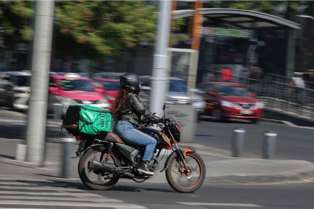 Ganarse la vida entre desigualdades: trabajadoras de plataformas digitales enfrentan violencia y barreras de género