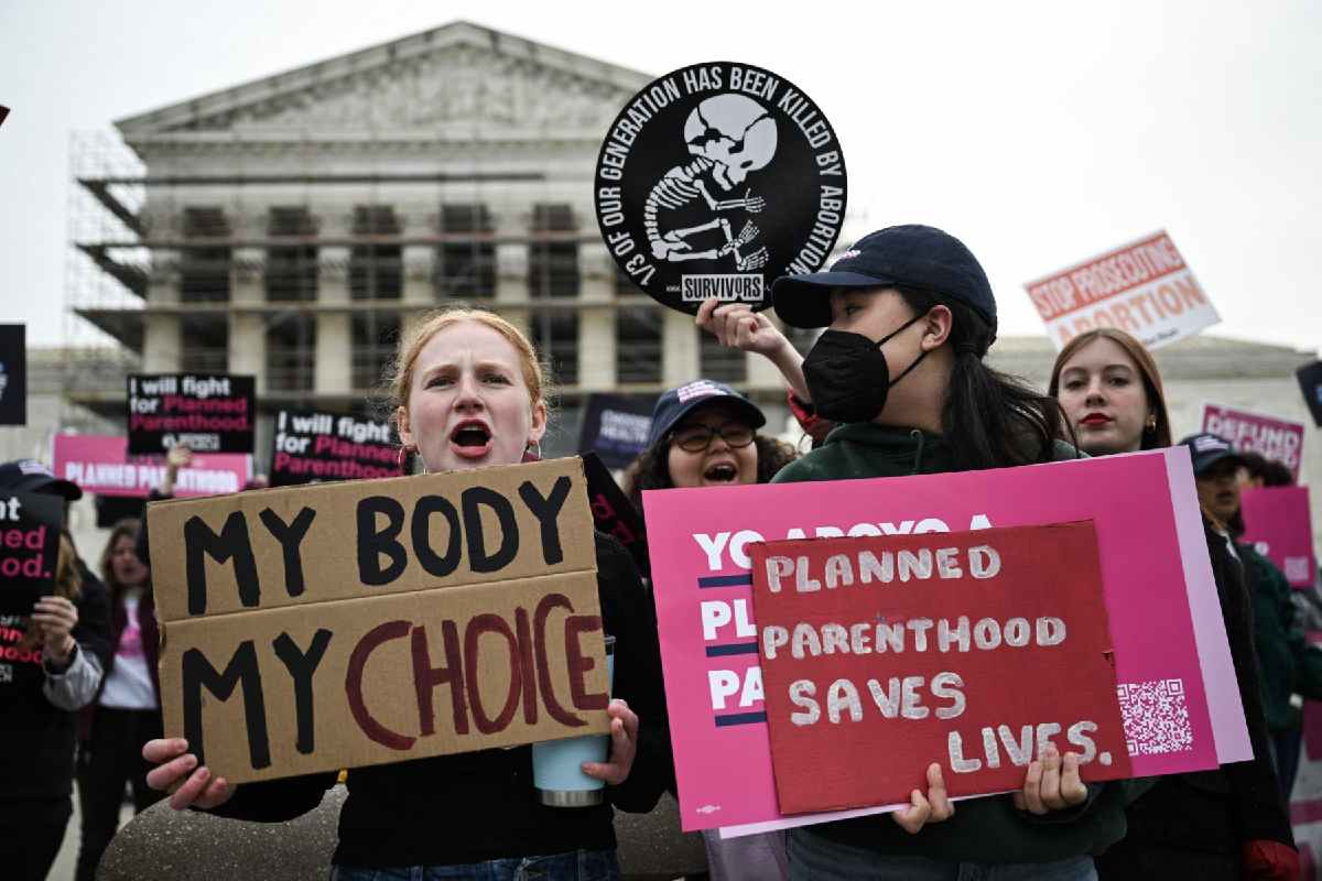 Un año de desmantelar protecciones: el Center for Reproductive Rights alerta sobre la ofensiva de Trump contra la salud reproductiva