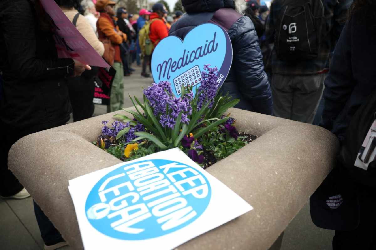 Un año de desmantelar protecciones: el Center for Reproductive Rights alerta sobre la ofensiva de Trump contra la salud reproductiva