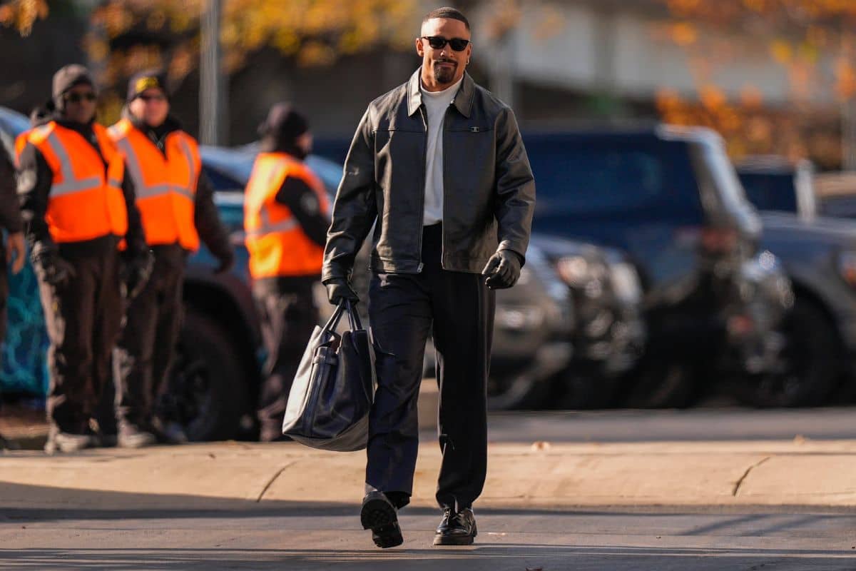 jalen hurts moda nfl tunnel fit