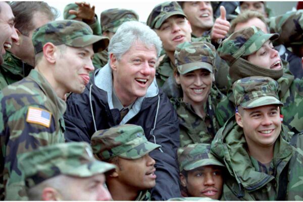 Bill Clinton testificará por caso Epstein