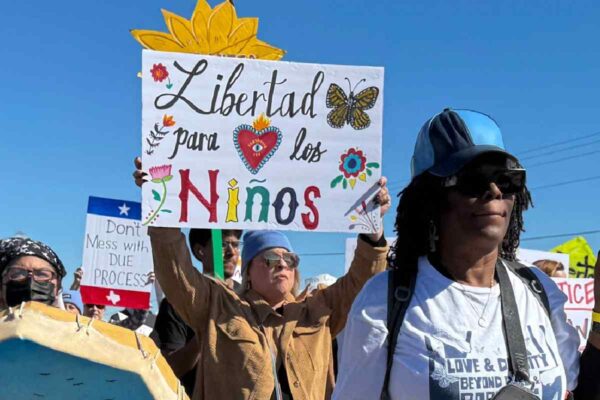 Centro Dilley Texas familias migrantes detenidas condiciones insalubres