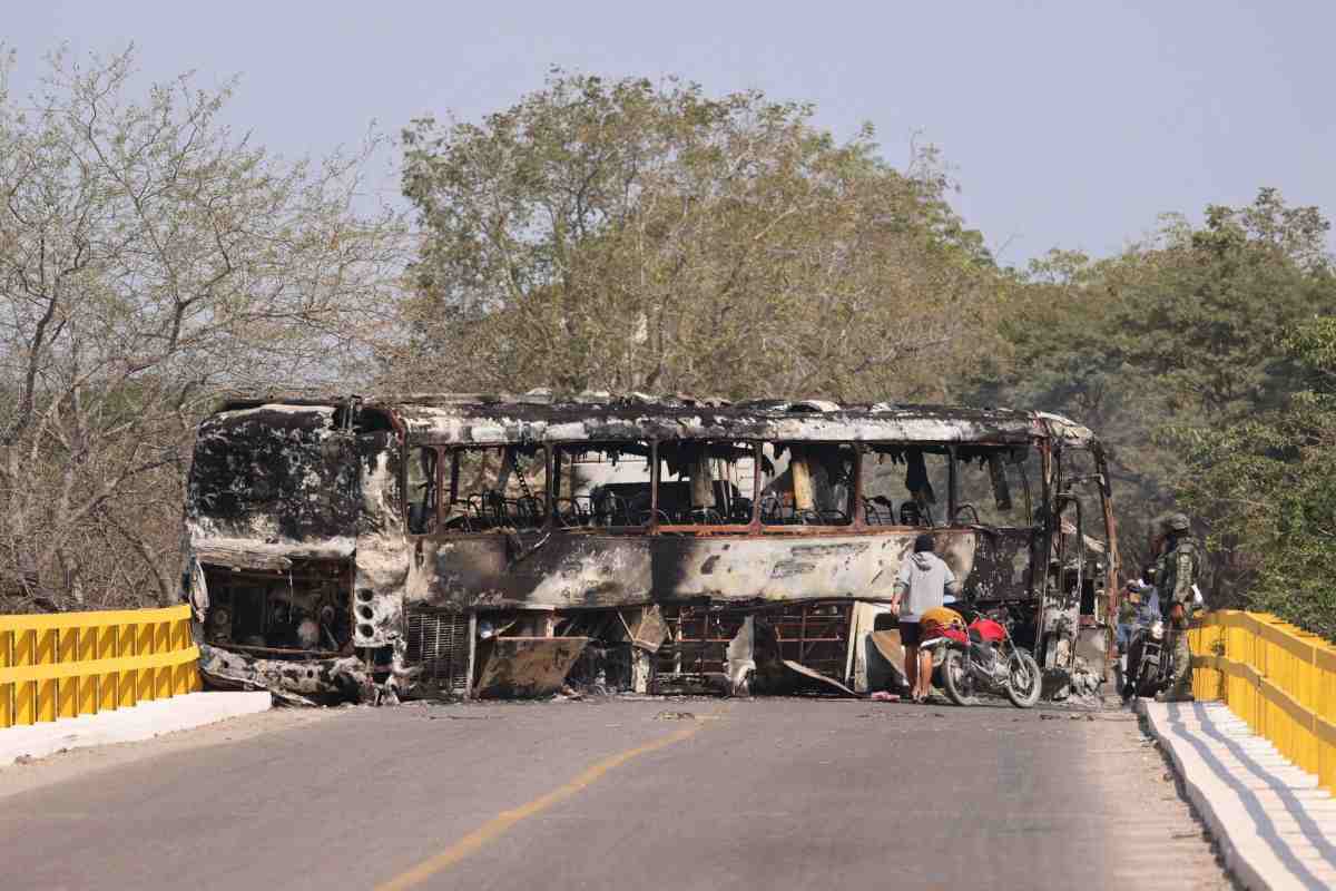 Cierran accesos a Tuxpan, Jalisco, por presunto enfrentamiento entre civiles y fuerzas armadas