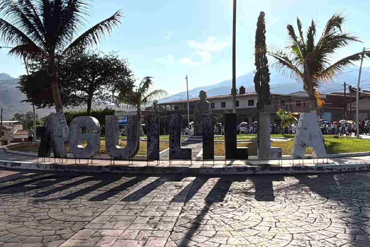 Ciudadanos marchan por la paz en Aguililla, Michoacán, la tierra de “El Mencho”