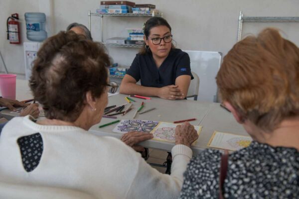 Cómo encontrar redes de apoyo virtuales para enfrentar la demencia