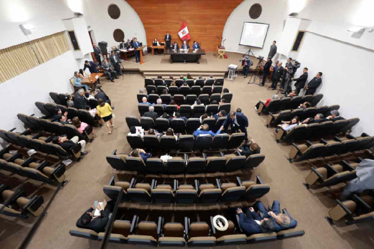 Congreso Perú destitución presidente interino