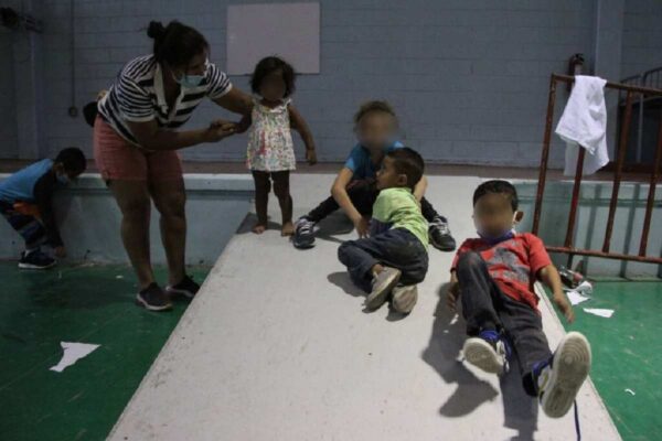 Detienen a jefe de departamento del DIF de Oaxaca por muerte de niñas haitianas en albergue