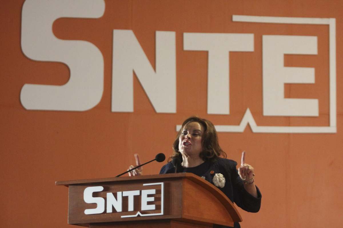 Elba Esther Gordillo SNTE adeudo SAT