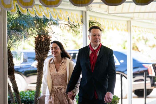 Elon Musk dueño tesla x redes sociales prohibición menores