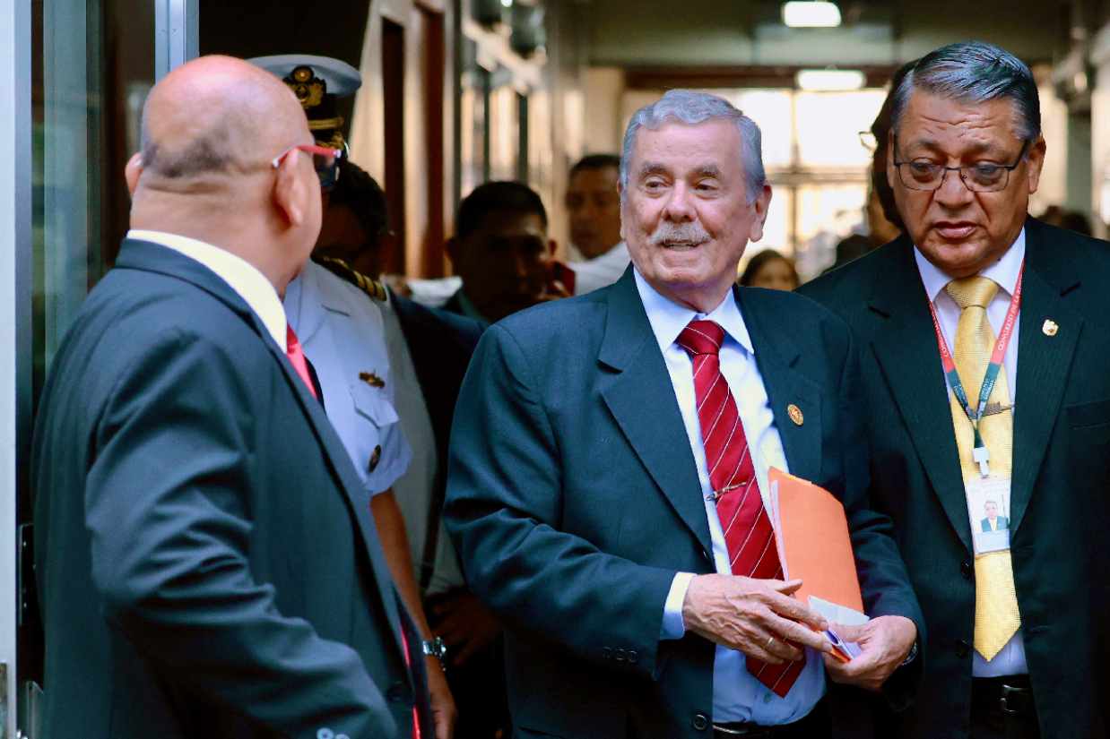 Fernando Rospigliosi nuevo presidente interino de Perú