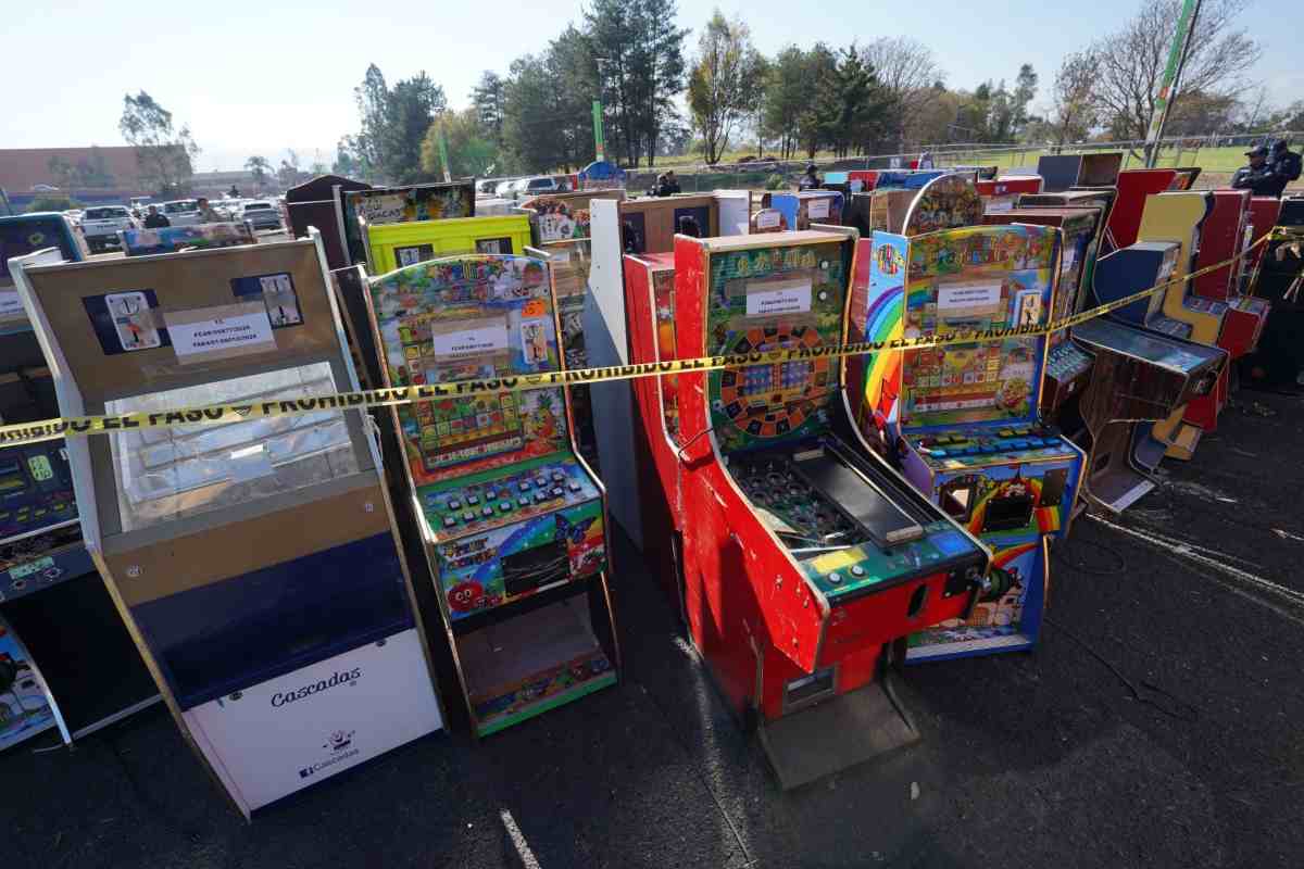 Gobernador pide a alcaldes de Michoacán retirar máquinas tragamonedas: financian a la delincuencia