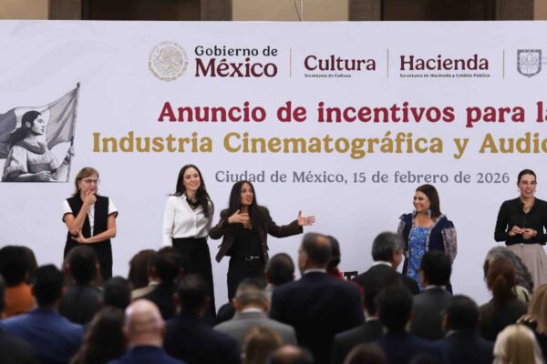 Incentivos Sheinbaum cine Salma Hayek