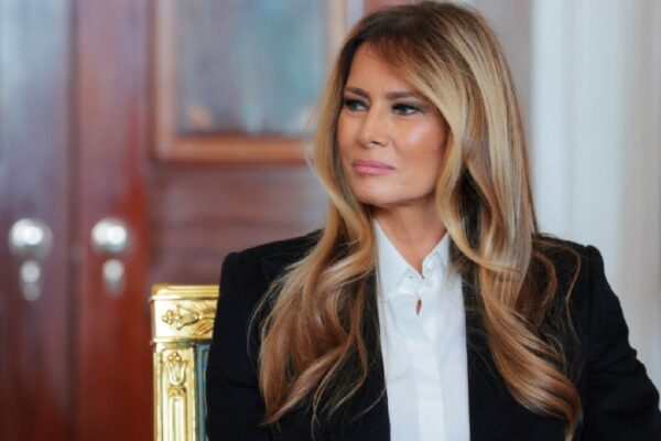 Jeff Bezos habría financiado documental de Melania Trump