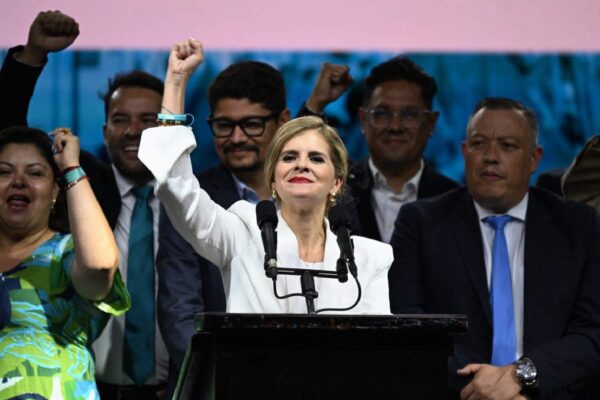 Laura Fernández gana presidencia de Costa Rica