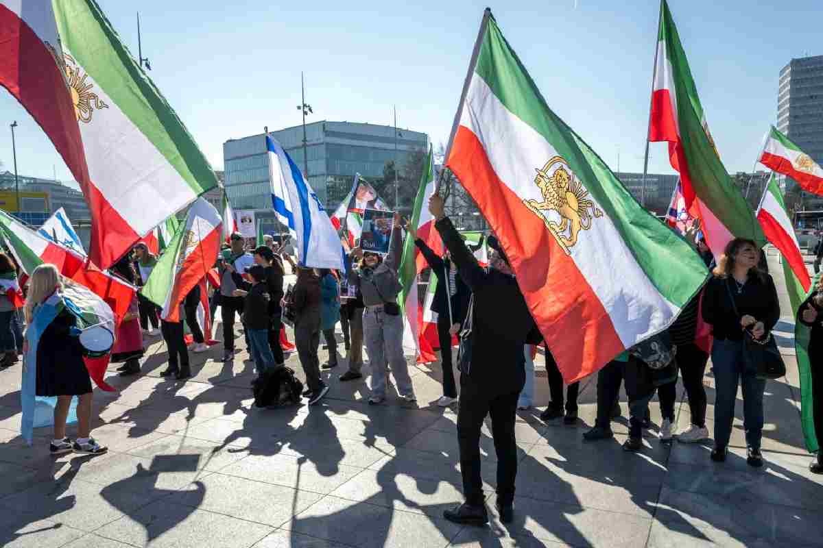 Cancillería pide a mexicanos evitar viajes a Irán e Israel ante tensiones 