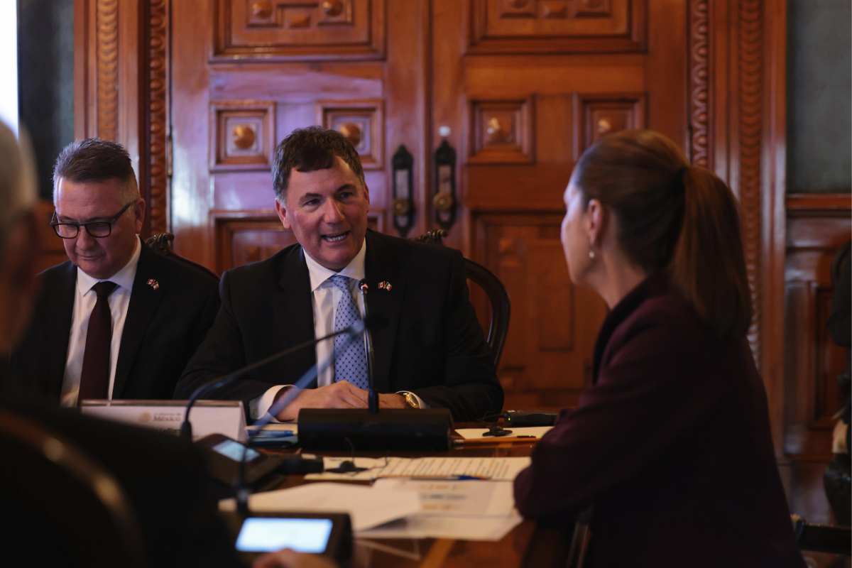 Sheinbaum se reúne con ministro y empresarios de Canadá 