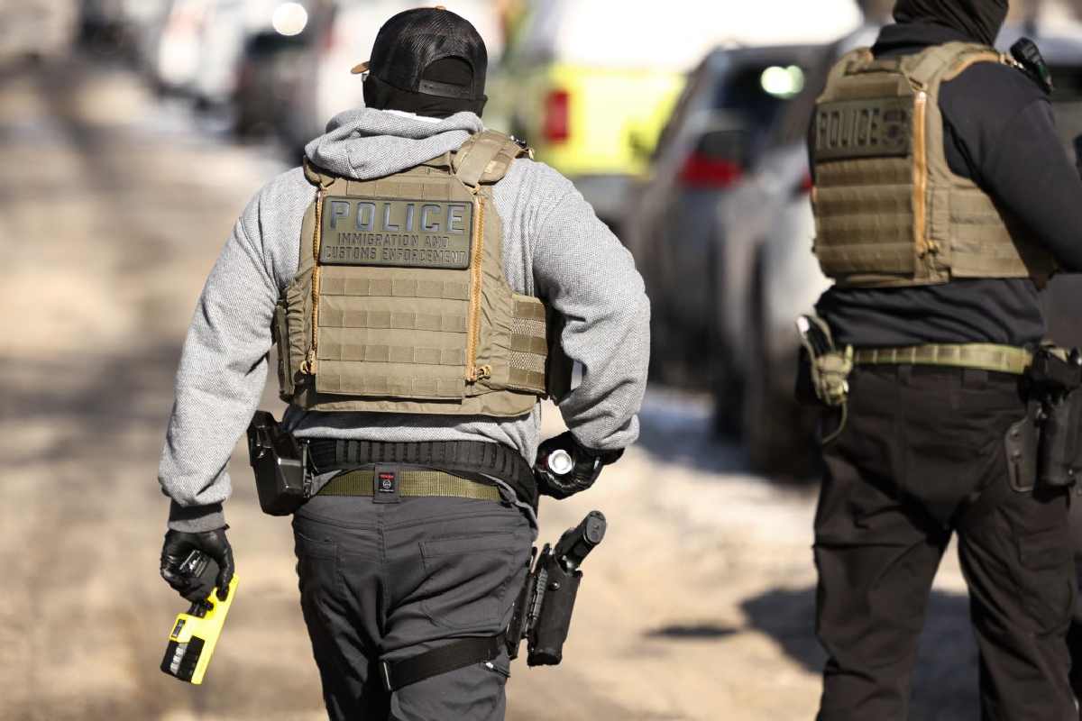 Retiran a 700 agentes del ICE de Mineápolis tras semanas de protestas por la muerte de dos manifestantes