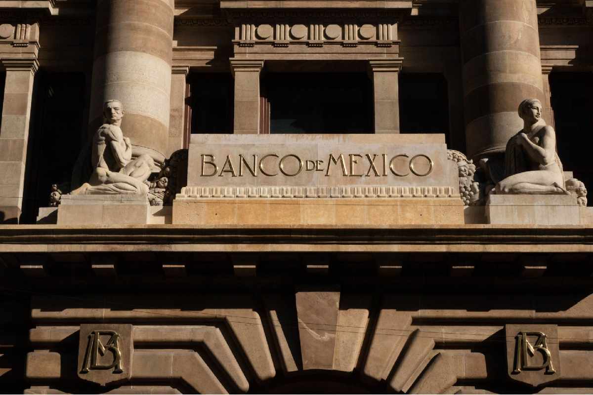 Con consumo interno e inversión al alza, Banxico mejora expectativa de crecimiento económico para 2026