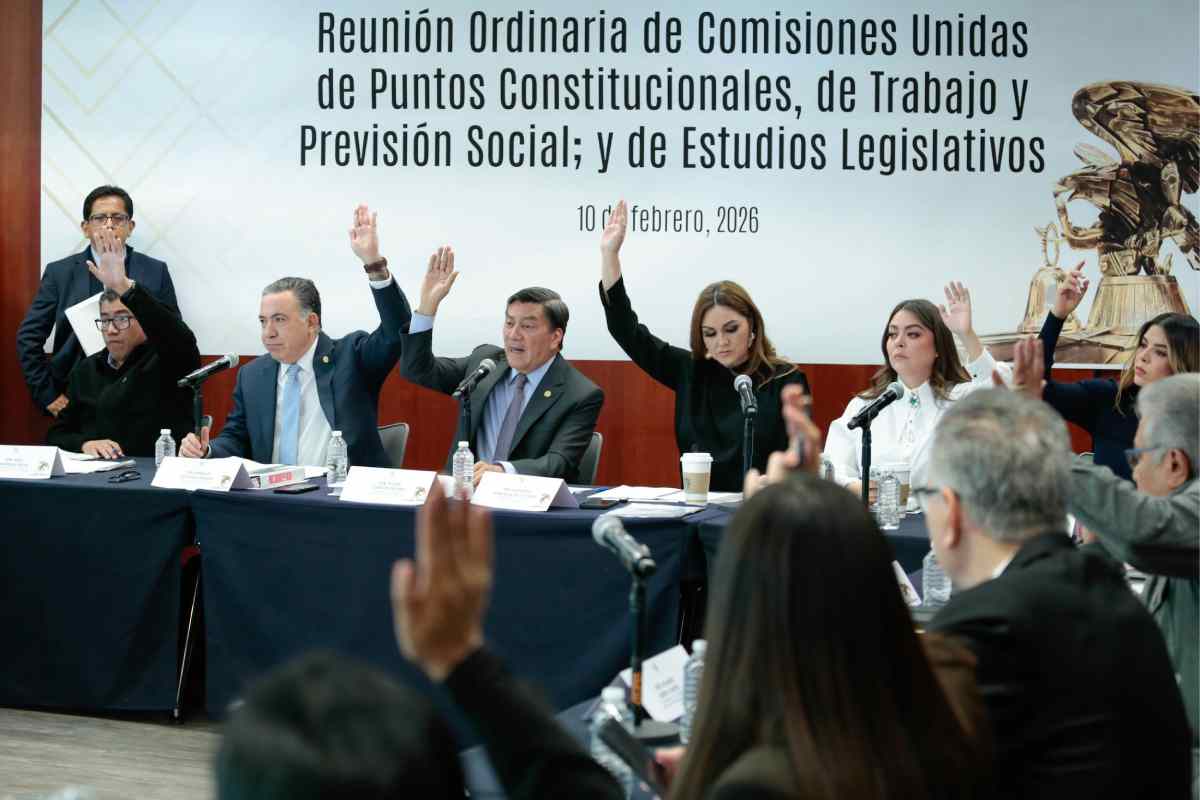 Comisiones unidas de Puntos Constitucionales, Estudios Legislativos, y de Trabajo y Previsión Social analizaron la reforma en relación con las 40 horas de la jornada laboral.