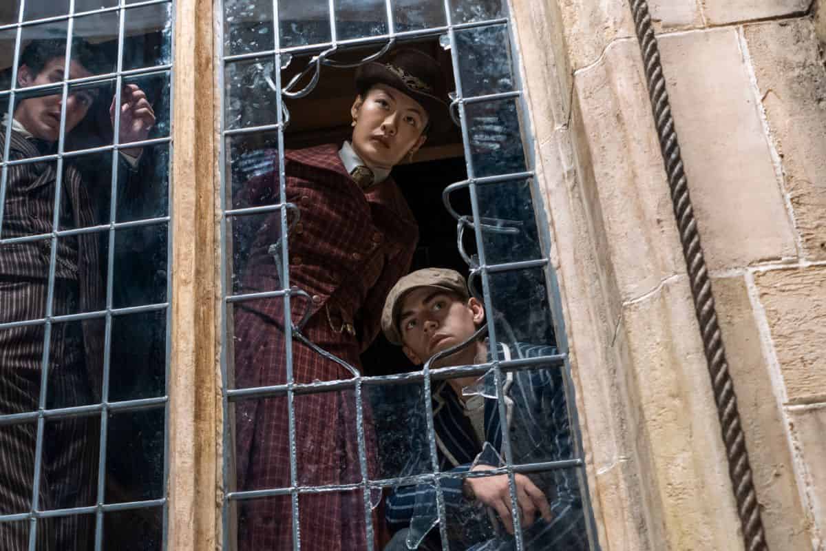 el joven sherlock 2026 entrvista hero fiennes tiffin zine tseng