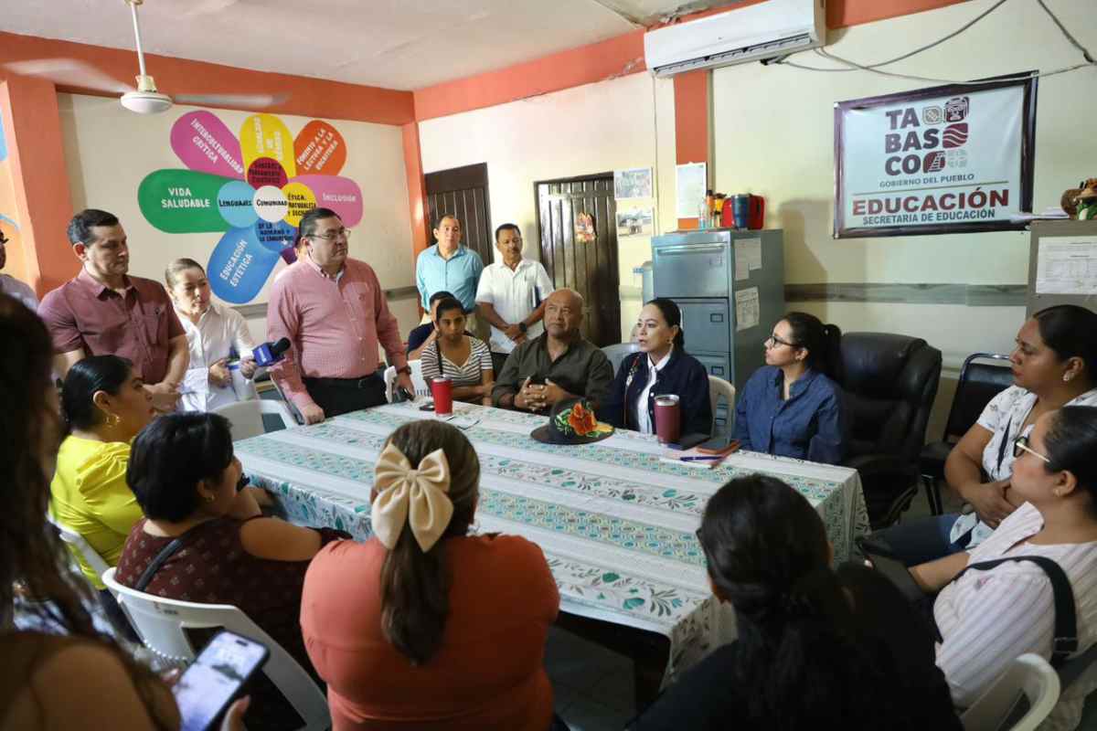 Tras recorrido en la refinería Dos Bocas convocado por Pemex, padres insisten en la reubicación de escuelas
