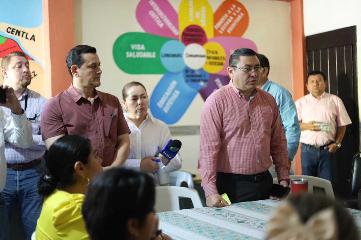 Tras recorrido en la refinería Dos Bocas convocado por Pemex, padres insisten en la reubicación de escuelas