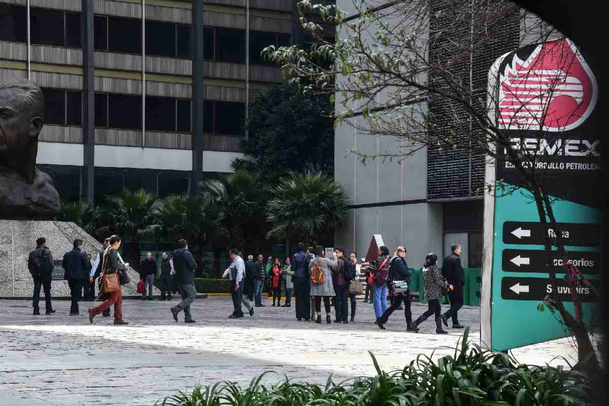 Pemex cierra 2025 con producción y refinación al alza, finanzas más sólidas y su menor nivel de deuda en 11 años
