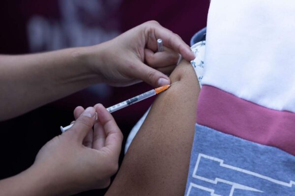 Brote de sarampión no es por decisiones de un gobierno en particular, es un problema global: Secretaría de Salud